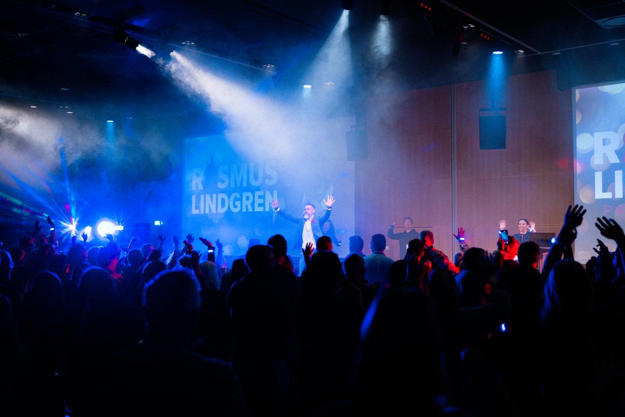 Rasmus Lindgren på scenen