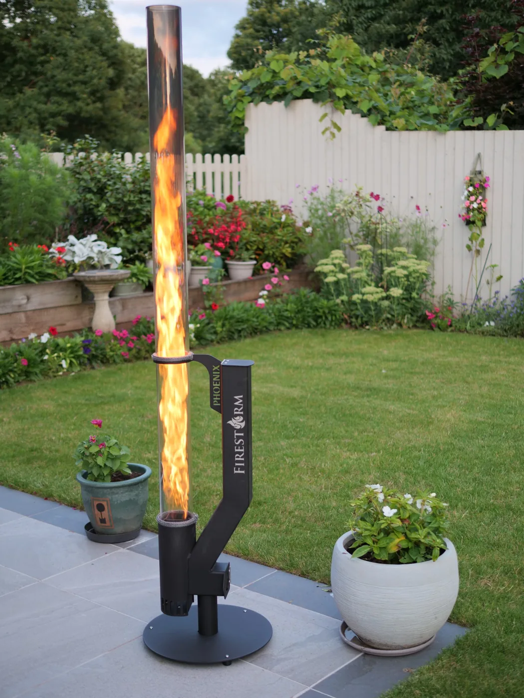 Nærbilde av Firestorm Phoenix med flamme i borosilikatglass