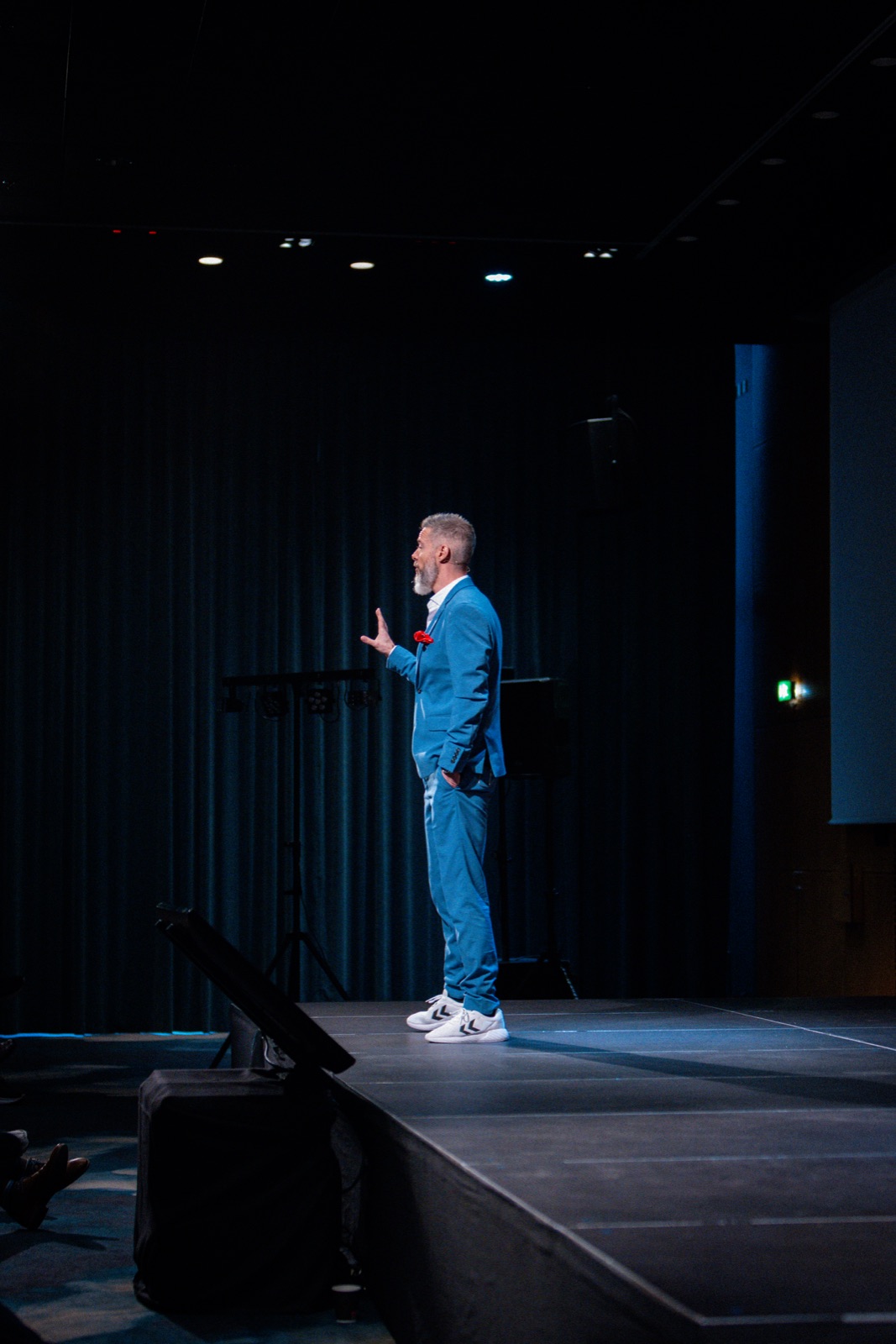 Passion & Profit LIVE, Rasmus på scenen