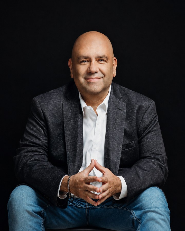 Joe Hamrahi, seated portrait