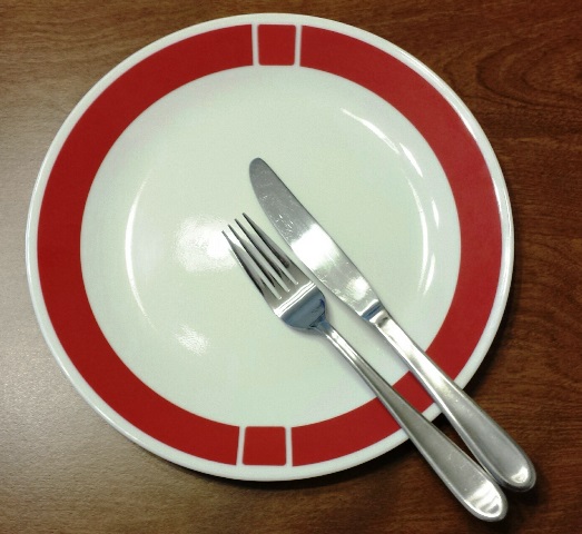 Esskultur plate utensils 4 oclock position