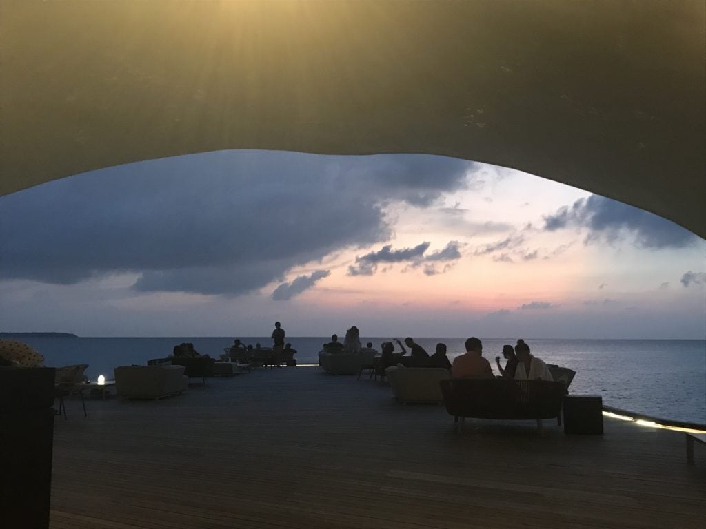 whale bar st. regis maldives