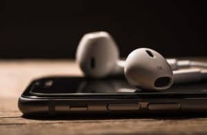 Apple earbuds can be used for Voice Control