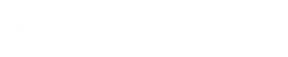 Desiree East Studios logo