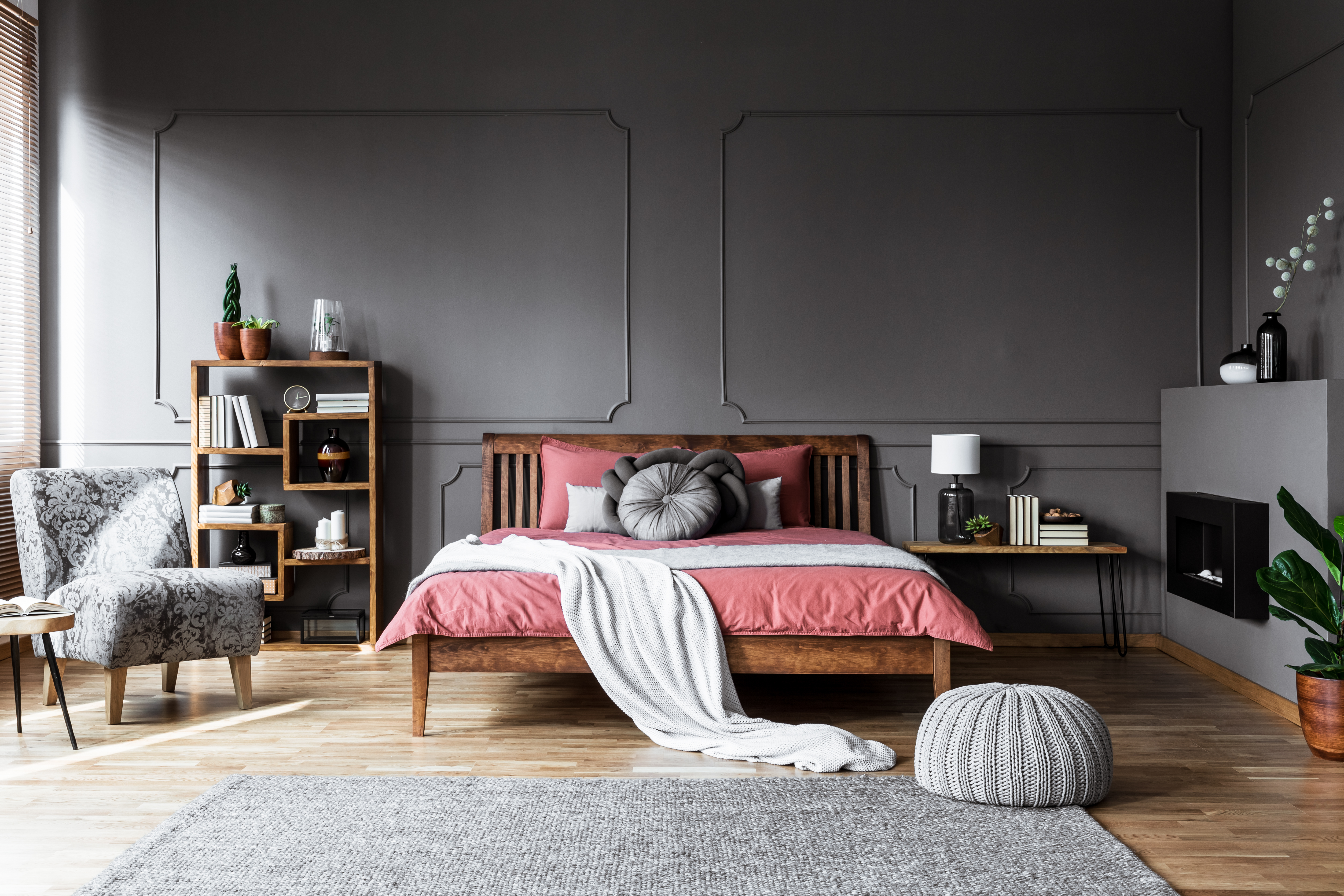 Bedroom-pink-grey-dreamstime_xxl_117232998.jpg