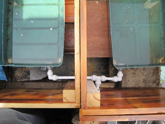 Here you can see how the reservoirs are linked together with plumbing pipe and connectors. 