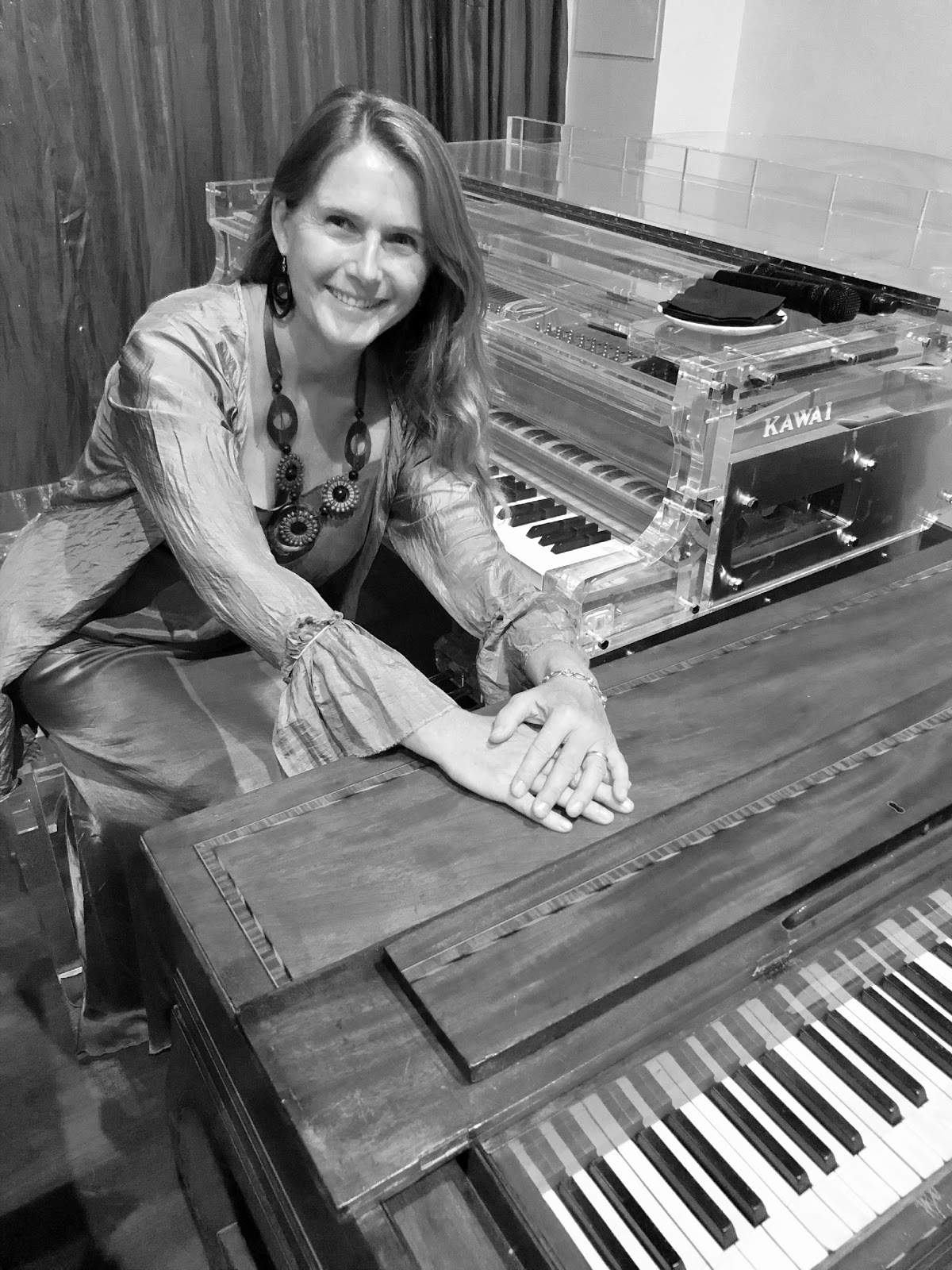 Anneka behind the PianoEasy program